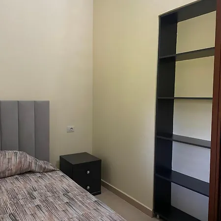 Shtepia Ne Pyll Ferienhaus